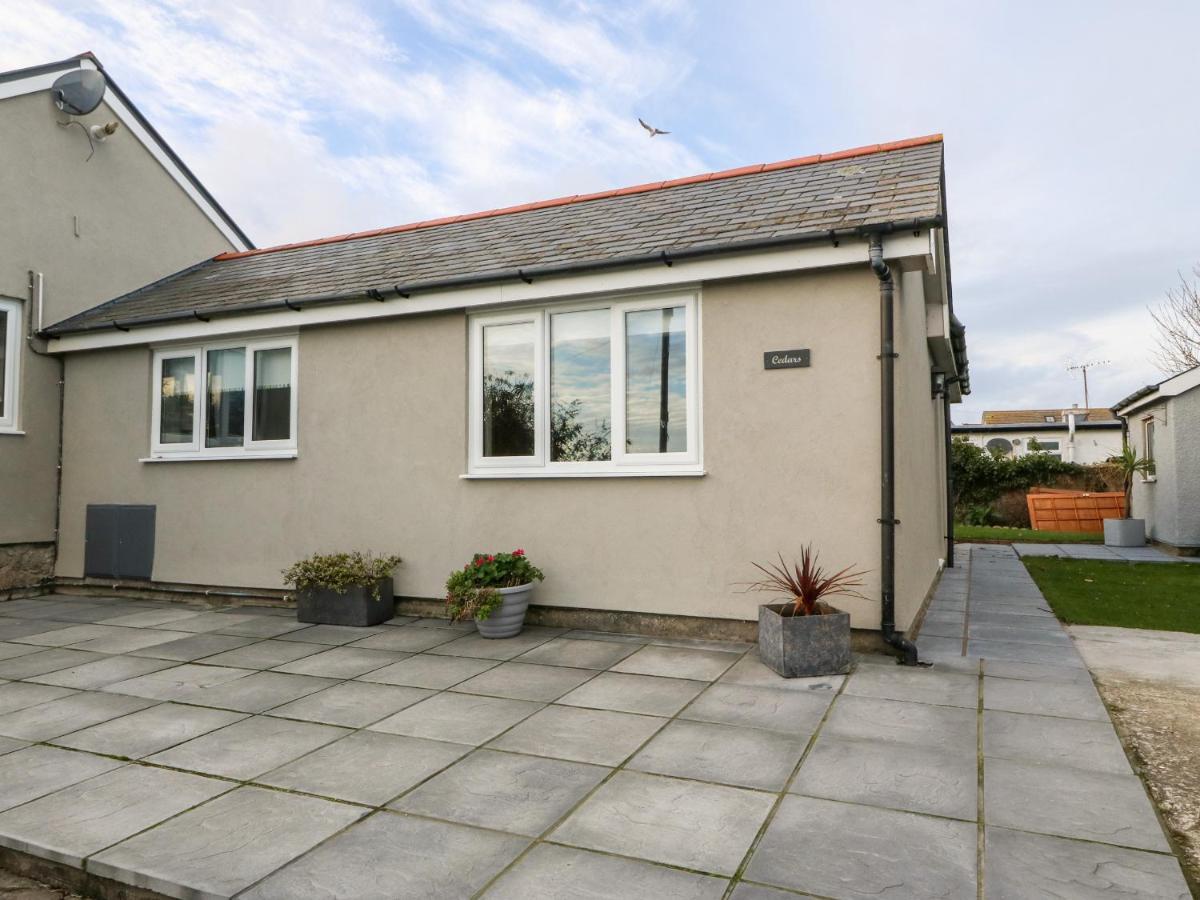Vila Cedars Holyhead Exteriér fotografie
