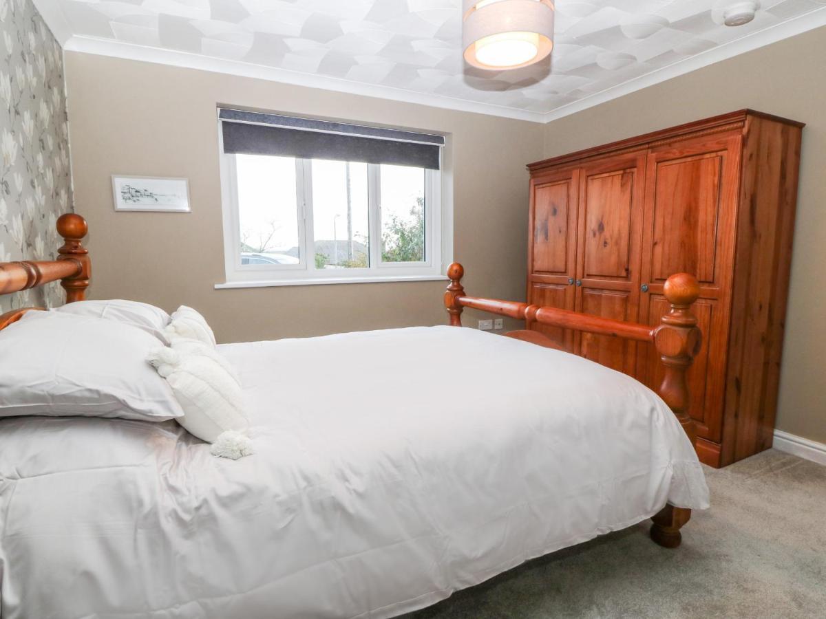 Vila Cedars Holyhead Exteriér fotografie